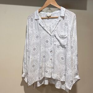 Elegant White Patterned Blouse